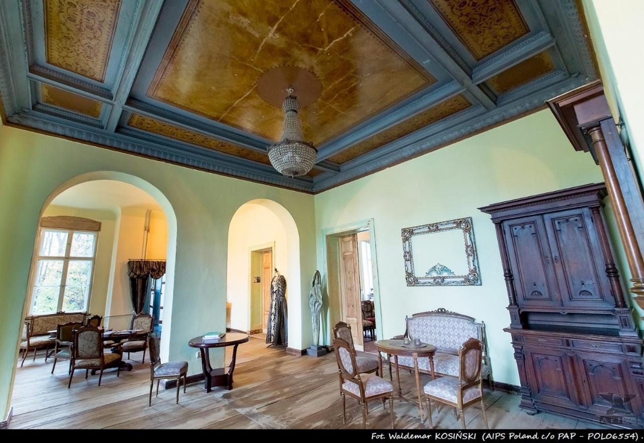 Palac Paprotno Karnice Exterior foto
